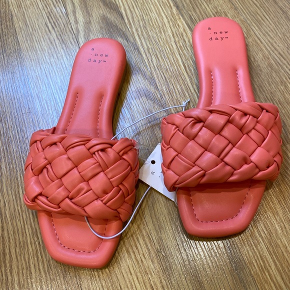 🪸🪸 Creamy coral woven flats multiple sizes avail - Picture 6 of 9